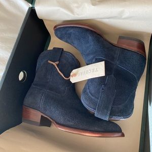 Tecovas - “The Lucy” navy suede cowboy boots, NWT!